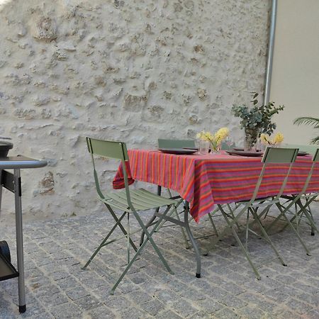 Beau Quartier Et Central, Maison Spacieuse Avec Cour, 3 Chambres, 3 Salles De Bains A 10 Min A Pied De La Gare Orleans Luaran gambar
