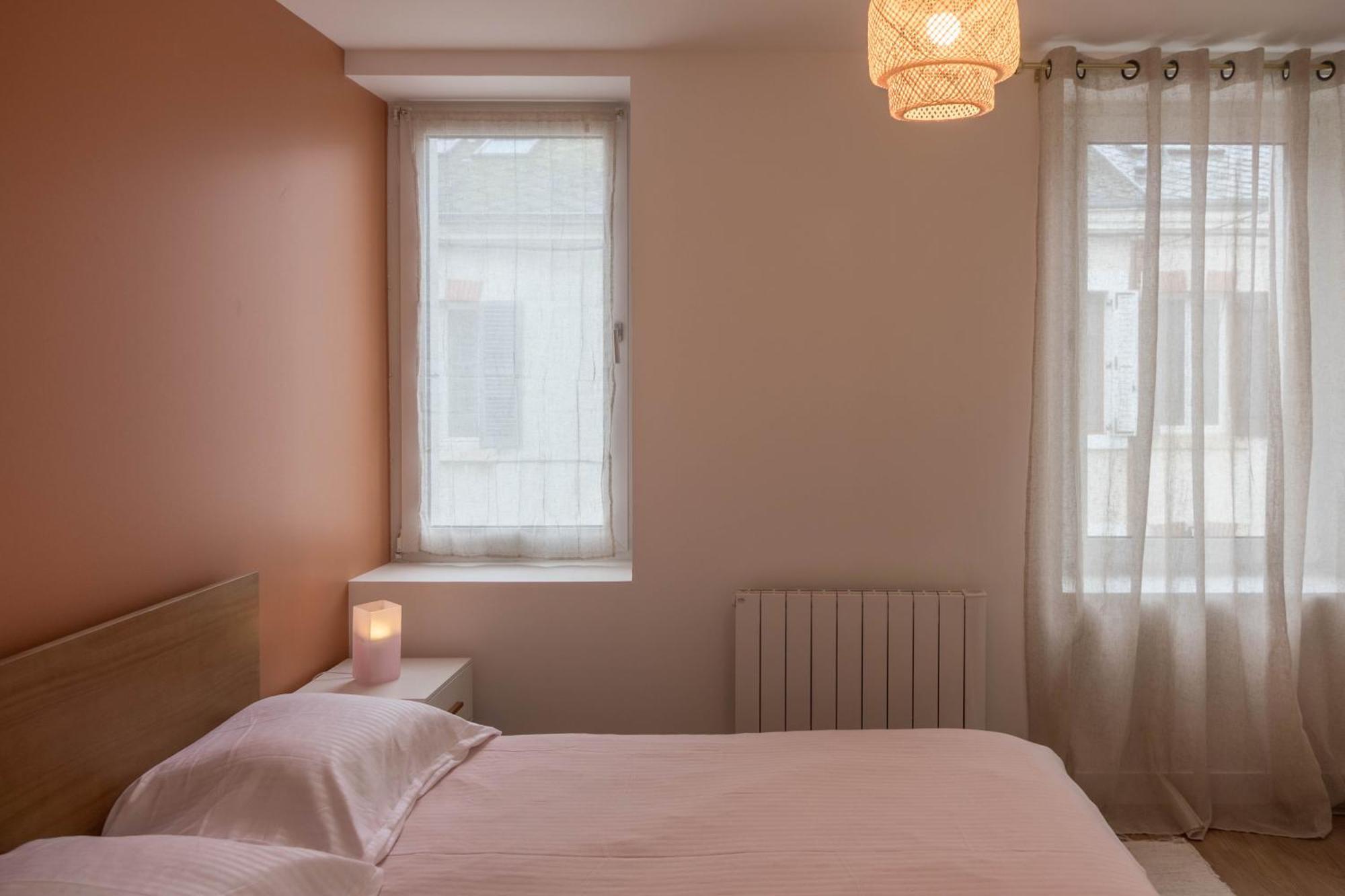 Beau Quartier Et Central, Maison Spacieuse Avec Cour, 3 Chambres, 3 Salles De Bains A 10 Min A Pied De La Gare Orleans Luaran gambar