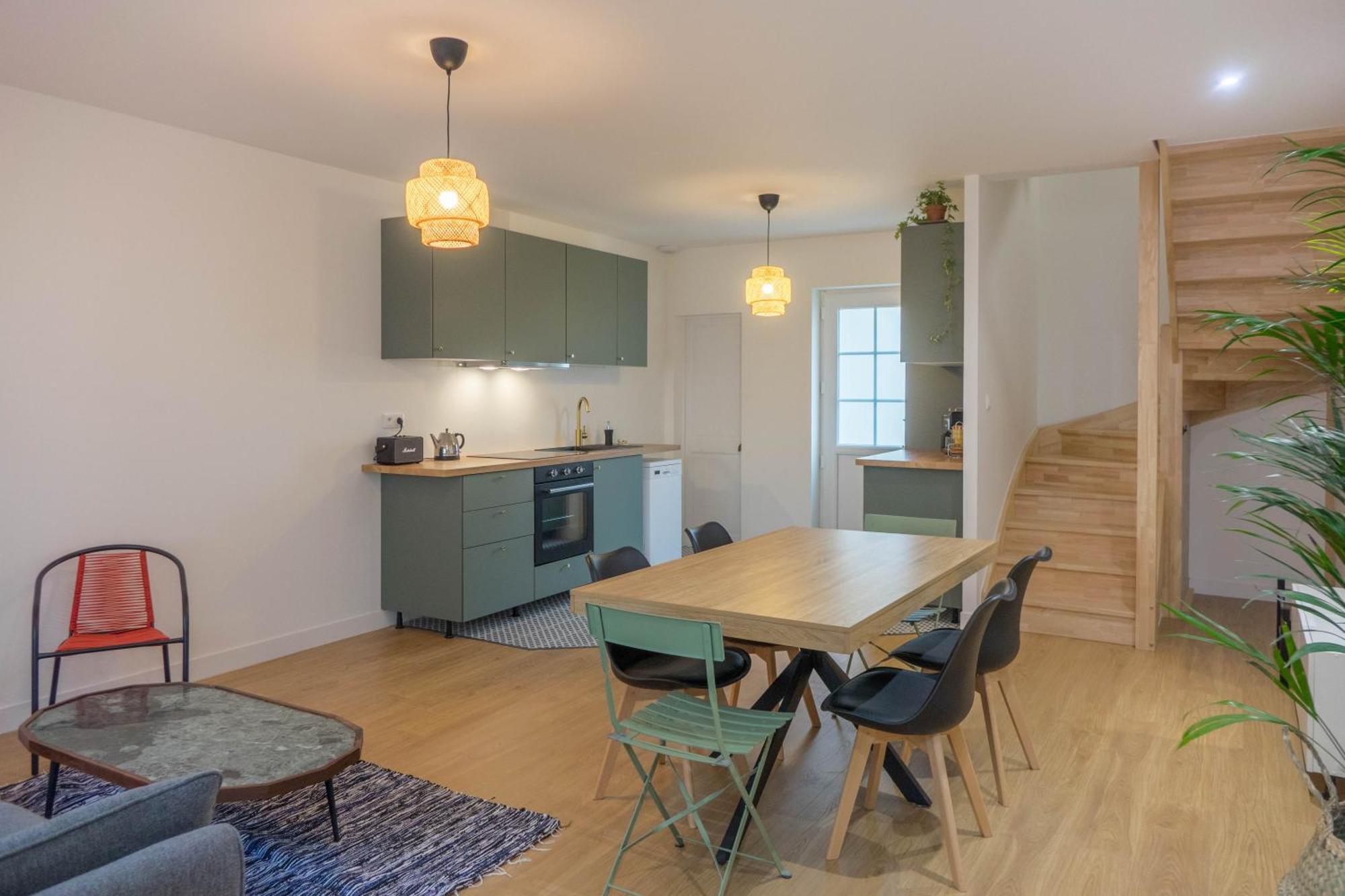 Beau Quartier Et Central, Maison Spacieuse Avec Cour, 3 Chambres, 3 Salles De Bains A 10 Min A Pied De La Gare Orleans Luaran gambar