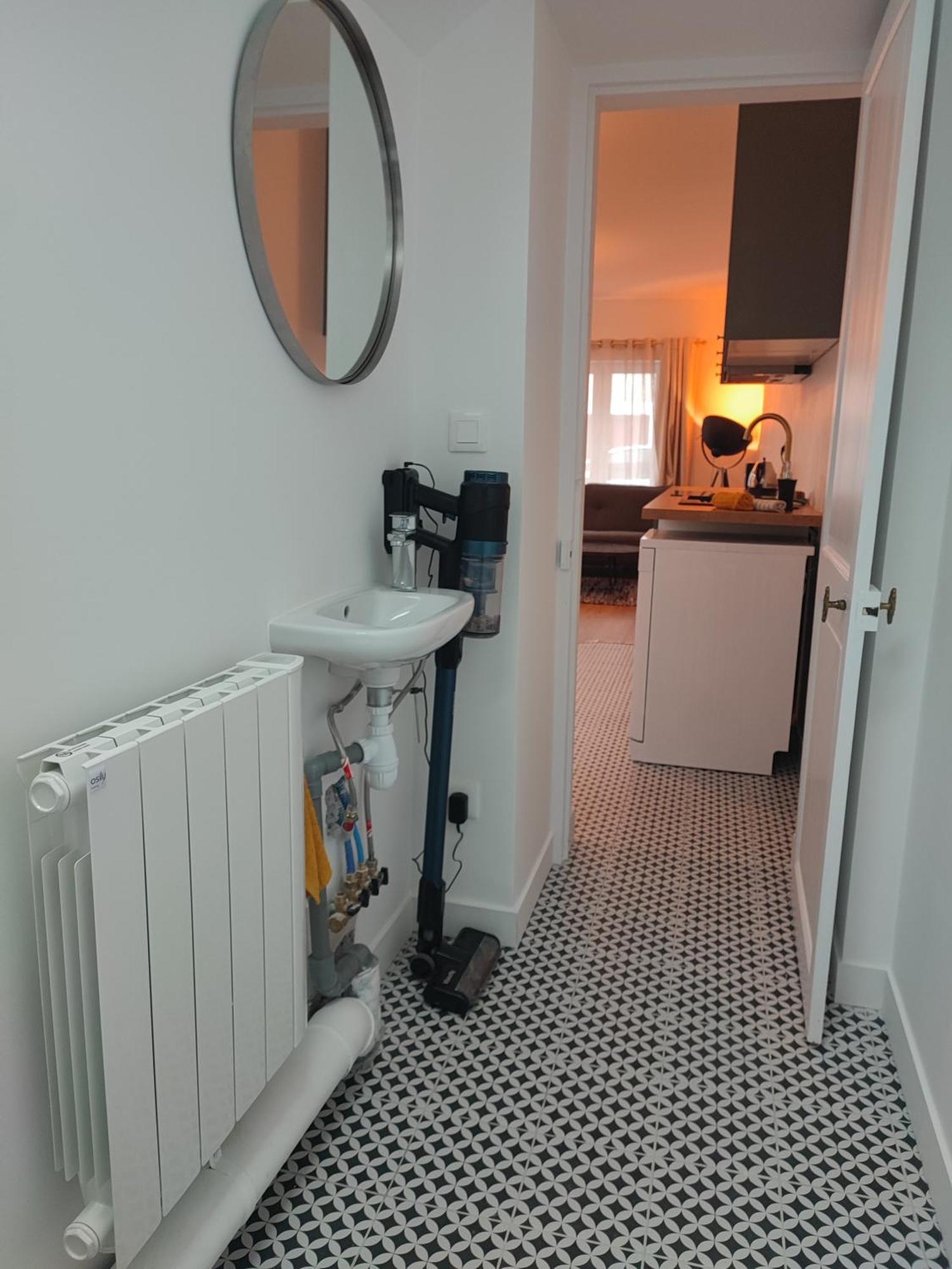 Beau Quartier Et Central, Maison Spacieuse Avec Cour, 3 Chambres, 3 Salles De Bains A 10 Min A Pied De La Gare Orleans Luaran gambar